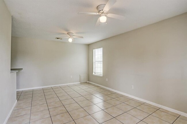 Building Photo - 310 6th St
