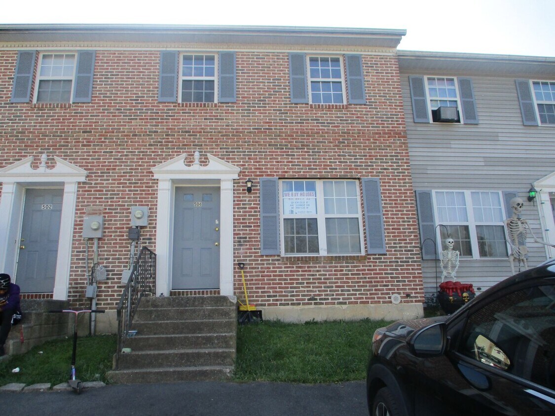 Foto principal - Economical 3BR Townhome - Northampton Scho...