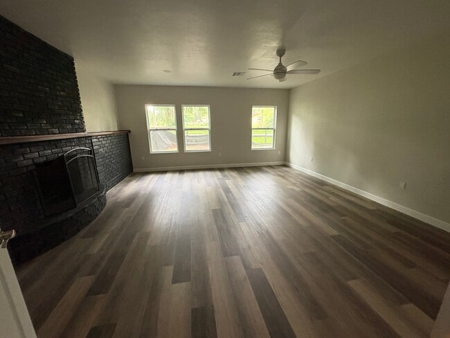 Foto del edificio - 300 SW 73rd Street Rd