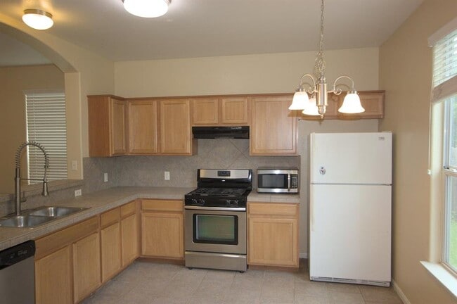 Building Photo - 2404 Allred Dr