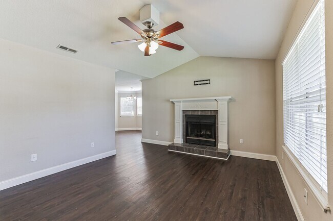 Foto del edificio - 1634 N Salem Rd