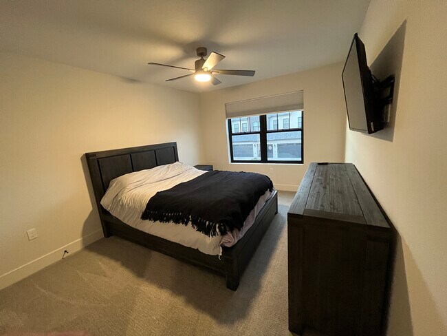 Building Photo - 2007 SW Chautauqua Ln