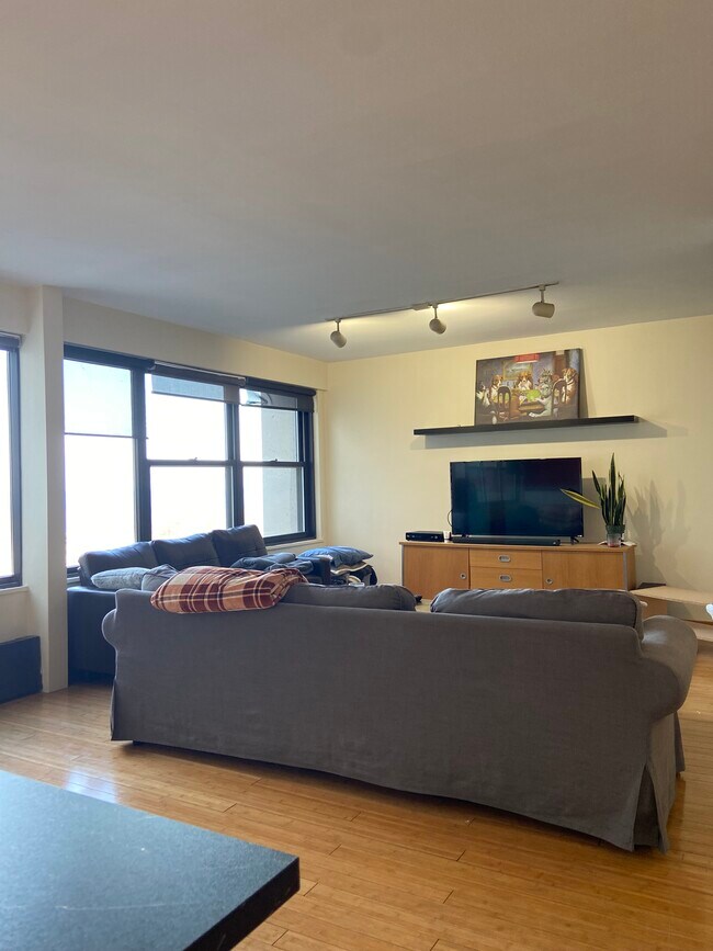 Foto del edificio - 3420 N Lake Shore Dr