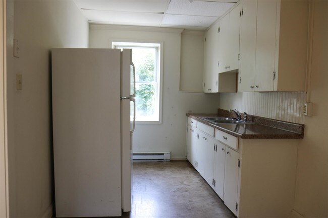 Building Photo - 671 Highland Way