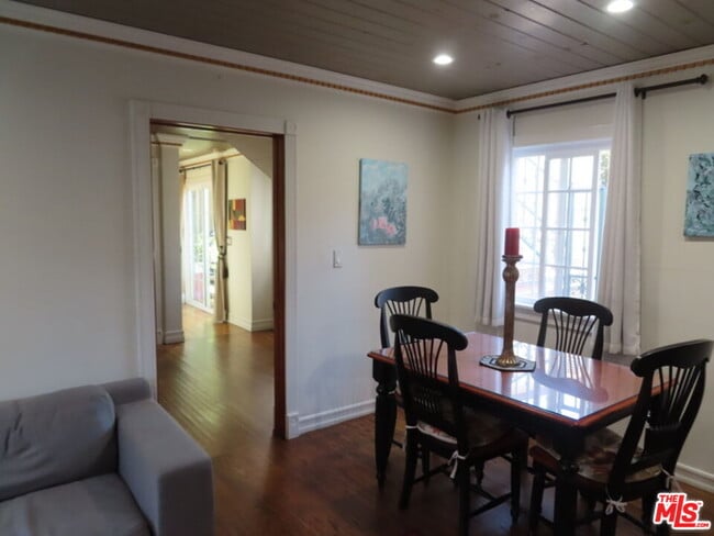 Foto del edificio - 4186 Lincoln Ave