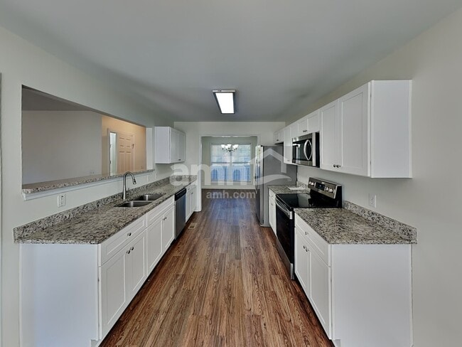 Building Photo - 204 Bates Ct