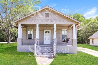 Building Photo - 129 Lindbergh St