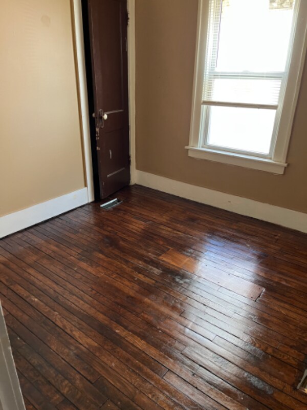 Foto del edificio - 6490 Rosemont Ave