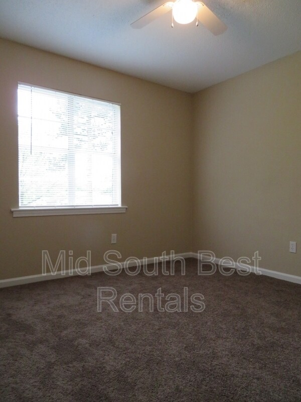 Building Photo - 3775 Longmont Cove
