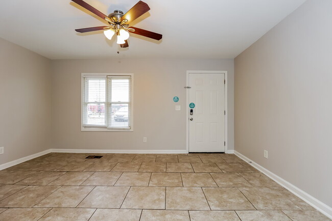 Foto del edificio - 209 Stones River Rd