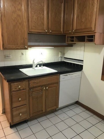 Foto del edificio - 4848 Louise St