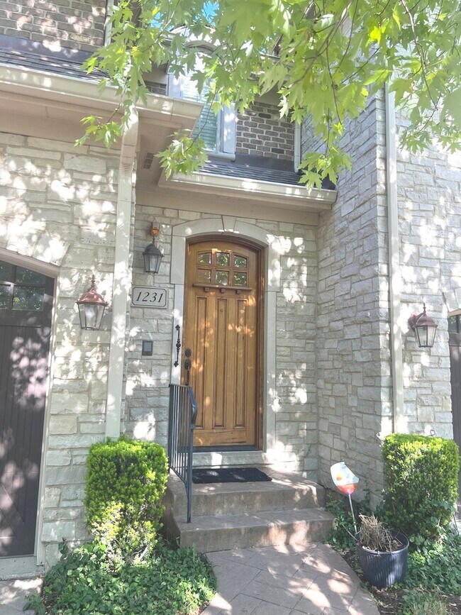 Foto del edificio - 1231 Caroline Ct