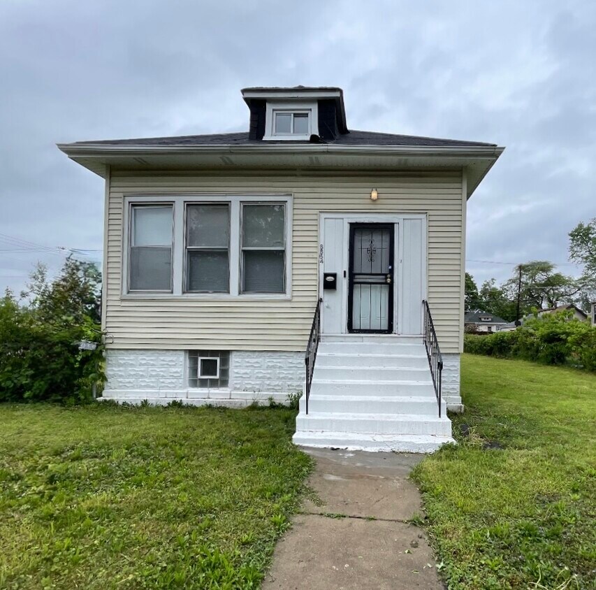 Foto principal - 8854 S May St