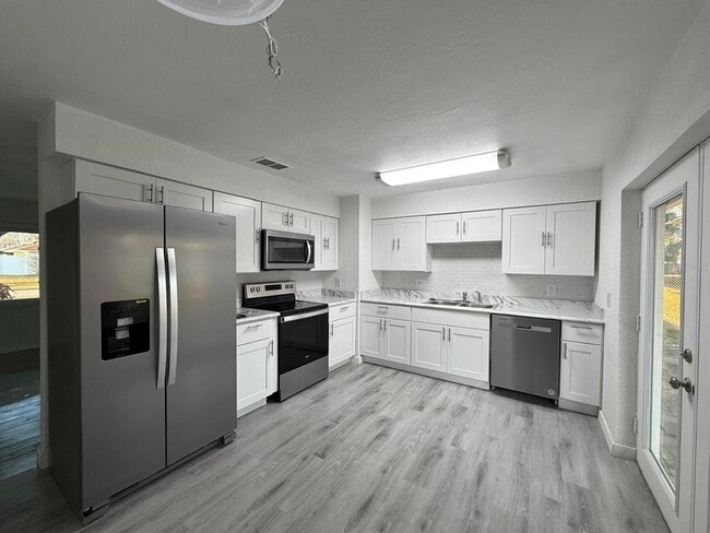 Building Photo - 793 Aspen Dr