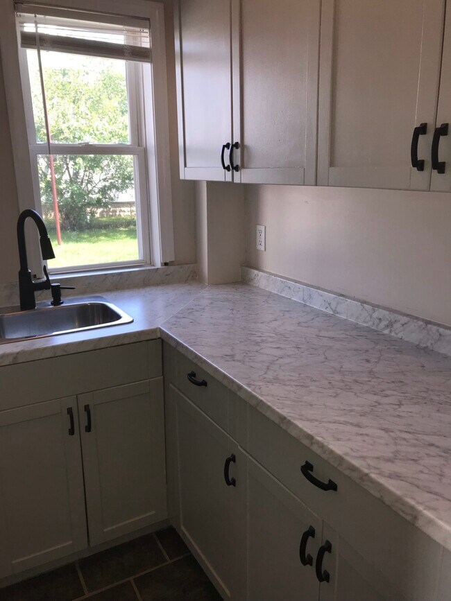 Cocina - 347 Woonasquatucket Ave