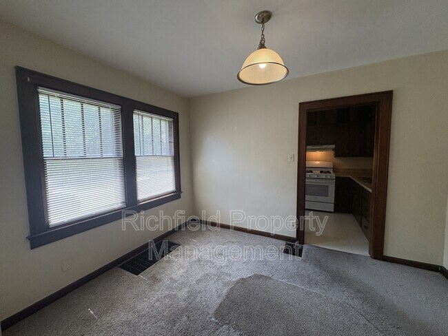 Foto del edificio - 4124 E 11th St