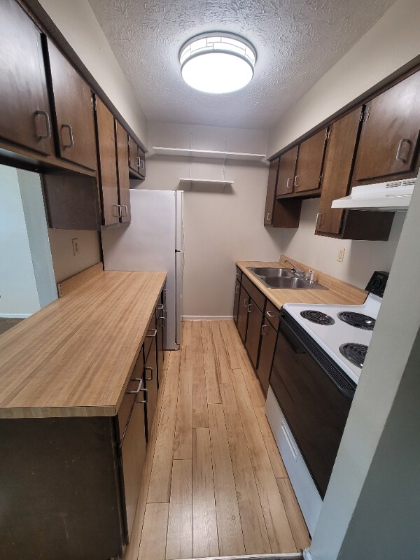 Foto del edificio - 1310 Louisville Rd