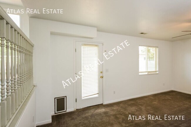 Foto del edificio - Beautiful home Available NOW! New PAINTED ...