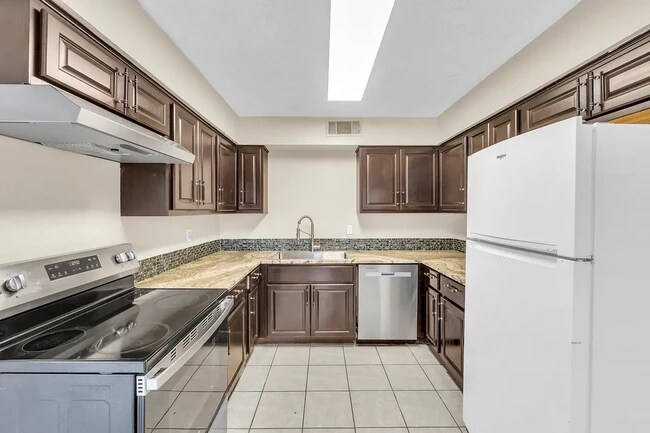 Foto del edificio - 3024 Tudor Ln
