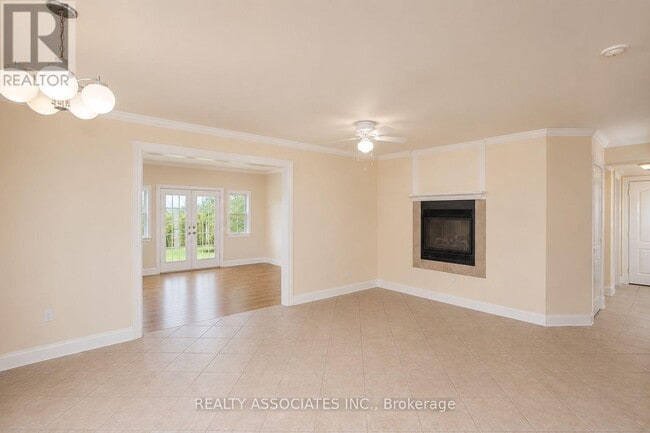 Building Photo - 374 Irene Dr