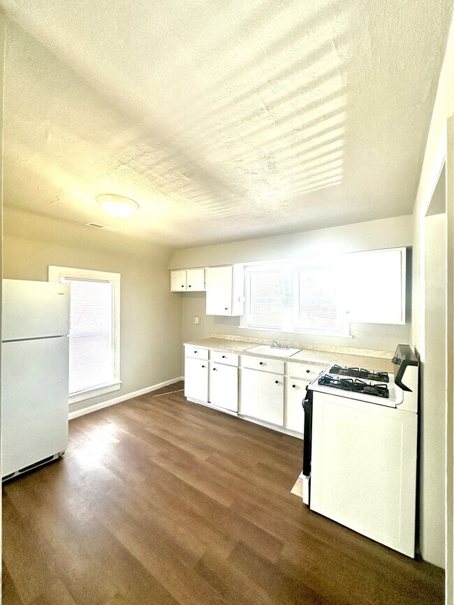 Foto del edificio - Spacious Studio Apartment Close to Everyth...