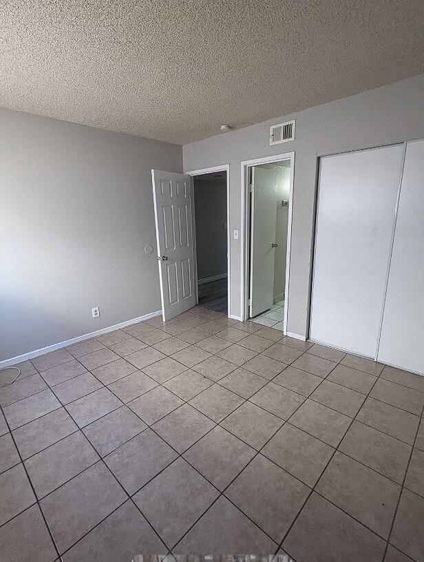 Building Photo - 4384 Cy Cliffview Cir