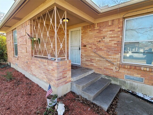Building Photo - 1830 Viewcrest Dr