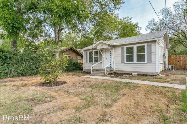 Foto del edificio - 2 br, 1 bath House - 612 N Bradshaw