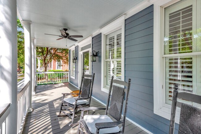 Building Photo - Daniel Island Home