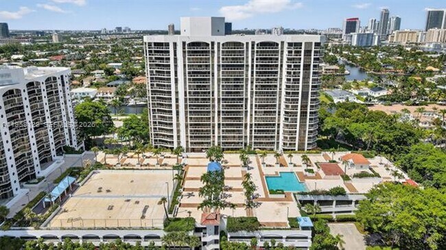 Foto del edificio - 3640 Yacht Club Dr