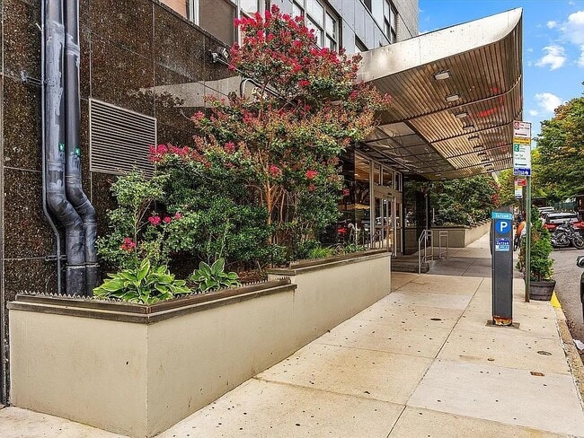 Building Photo - 125-10 Queens Blvd