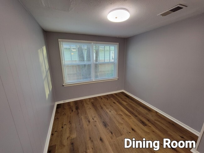 Building Photo - 1310 S Palisade St