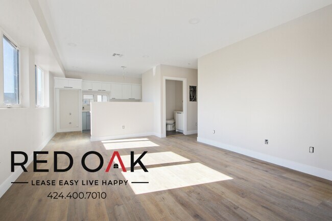 Building Photo - BRAND NEW Developed Spacious Three Bedroom...