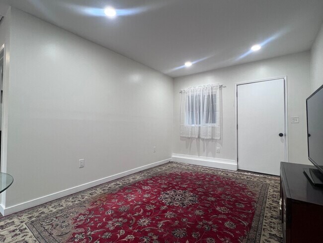 Foto del edificio - 1367 W 12th St