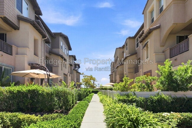 Building Photo - 1295 Via Lucero