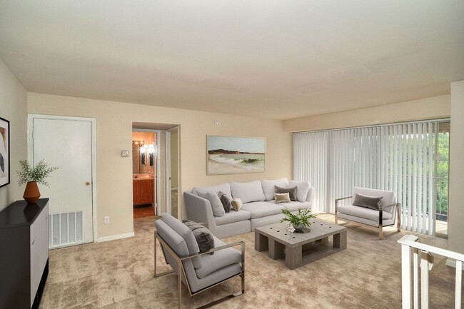 Living Area - Hickory Hill Apartments