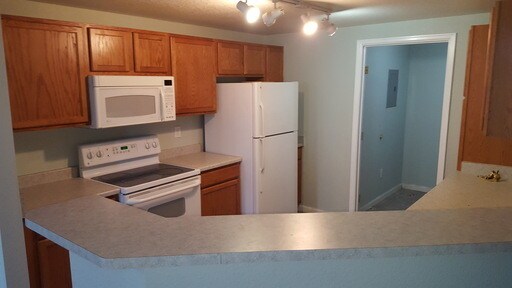 Building Photo - Large 2 Bedroom At First Creek Farm!