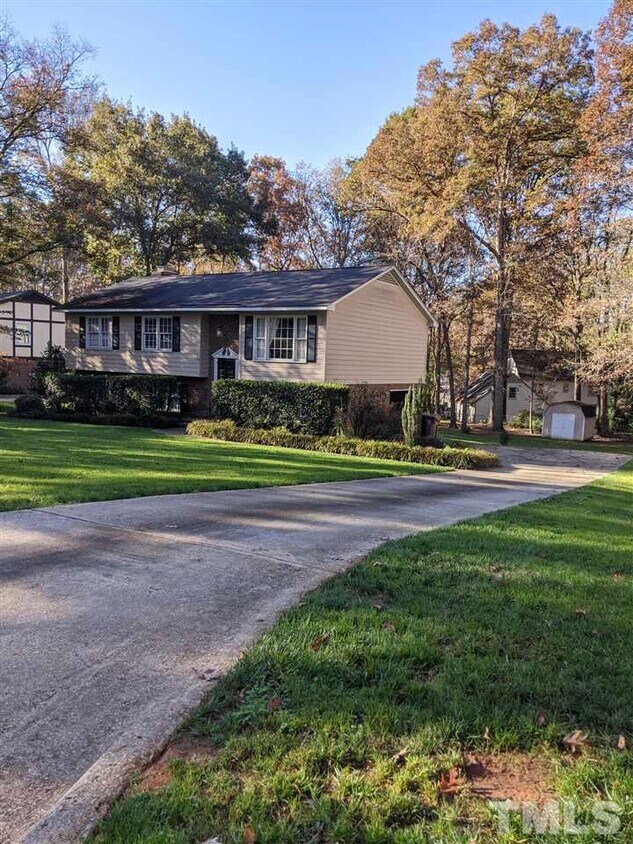 Building Photo - 1104 Tanglewood Dr