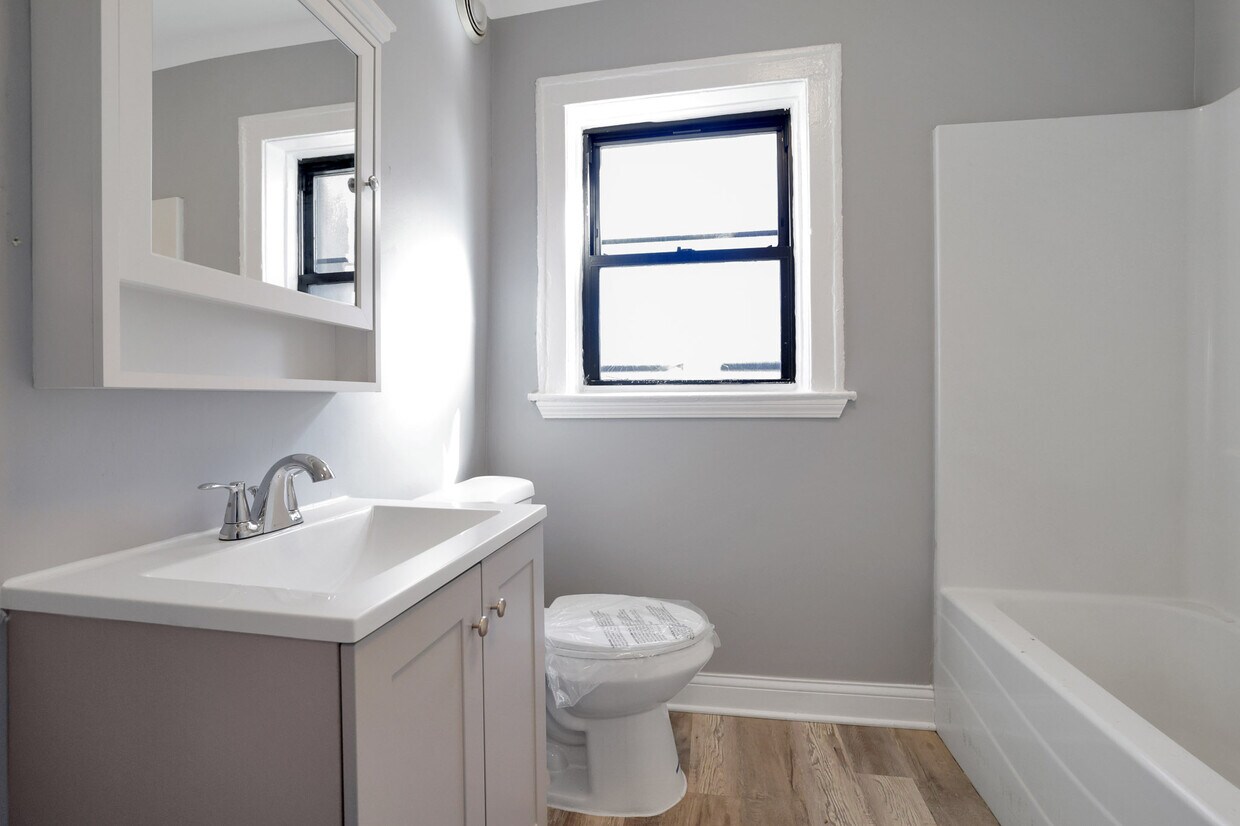 Foto principal - 7601 S Emerald Ave