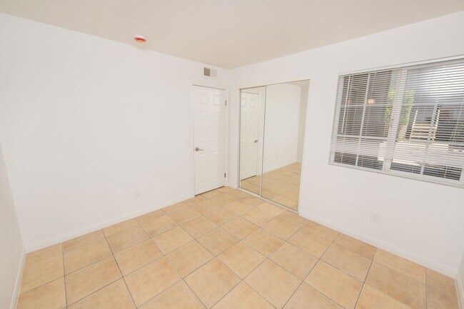 Building Photo - 3BR/2BA Condo in El Cajon!