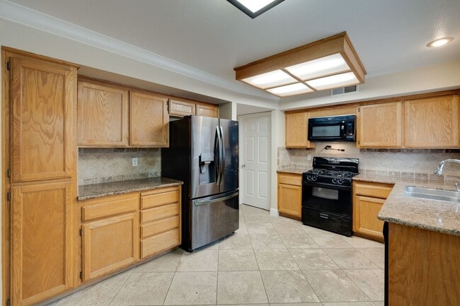 Building Photo - 3-Bed, 2.5-Bath Antelope Home with Vaulted Ceilings & Spacious Yard