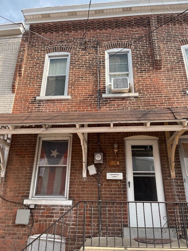 Building Photo - Spacious Allentown 2 bedroom