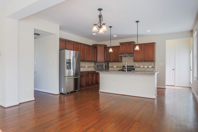 Foto del edificio - 1503 Hemlock Hill Dr