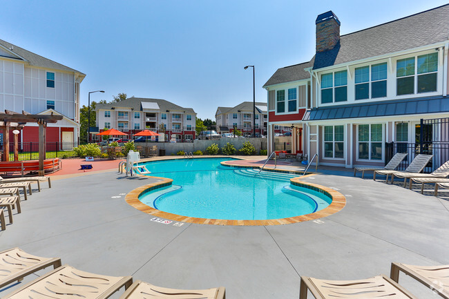 piscina - Walden Station Apts