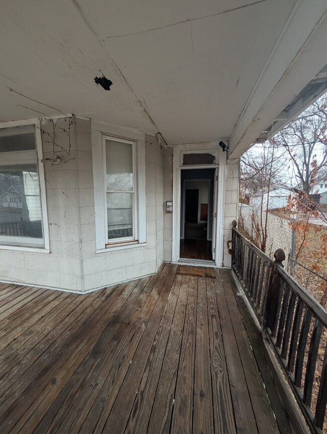 Building Photo - 721 E McClure Ave