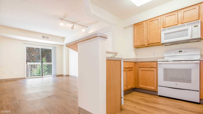 Building Photo - 2 br, 1 bath  - 788 Willard St Apt 218