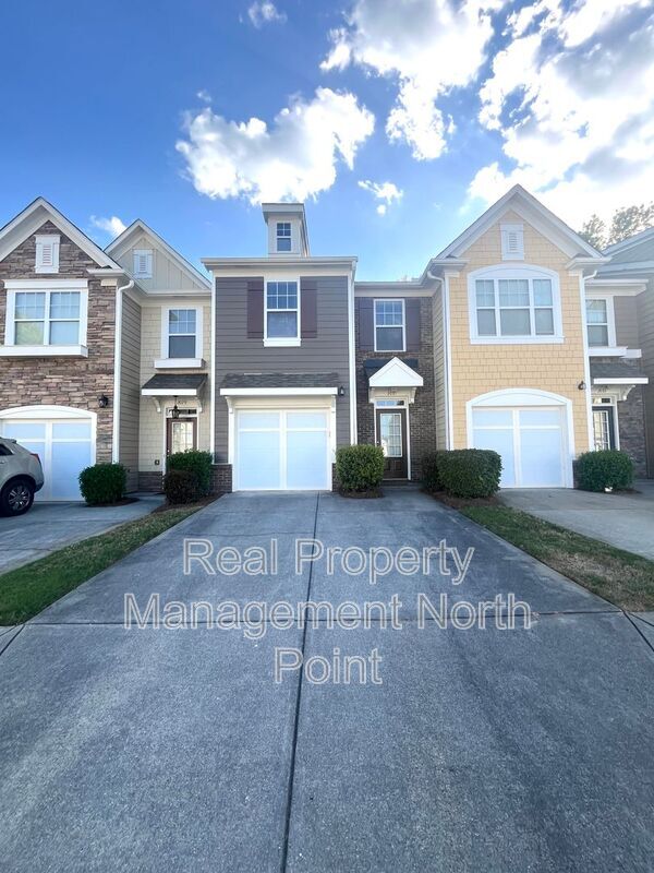Building Photo - 2031 Lakeshore Overlook Dr