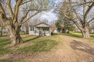 Building Photo - 20759 Seminole