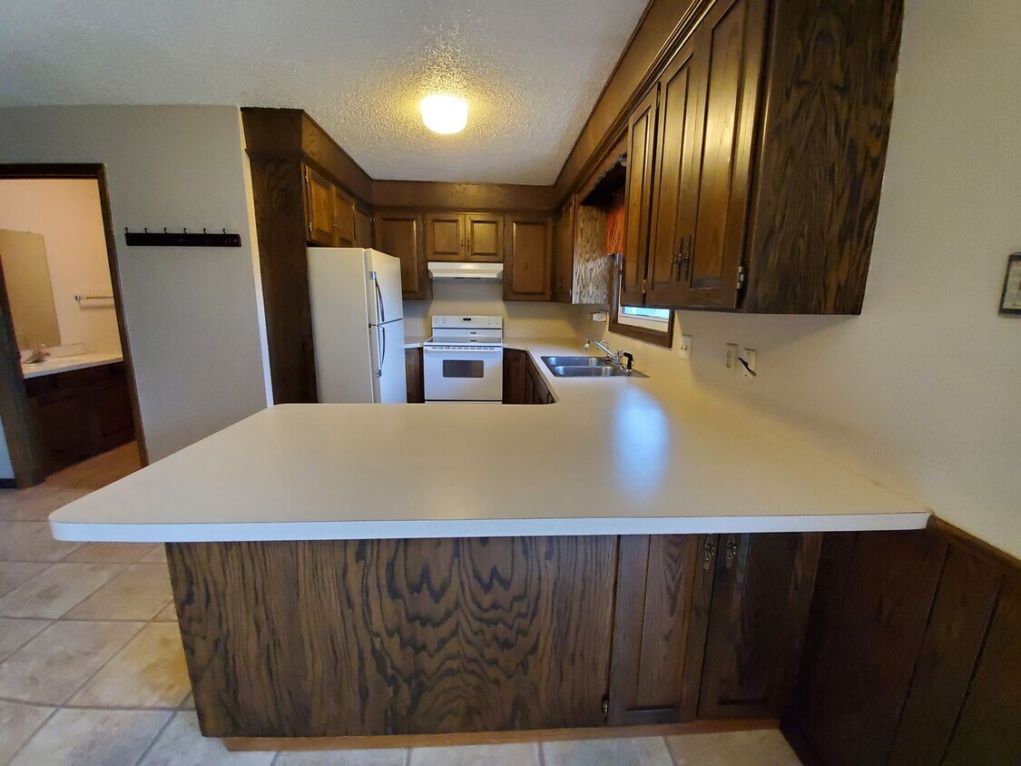 Primary Photo - 3 bed 2.5 bath townhouse