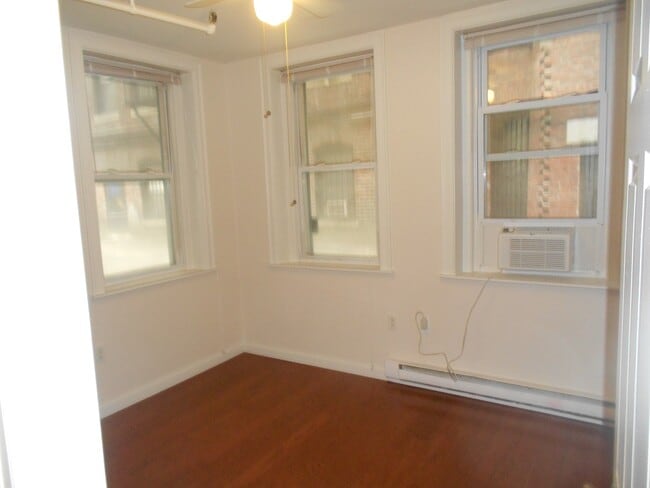Building Photo - 52 Burbank St